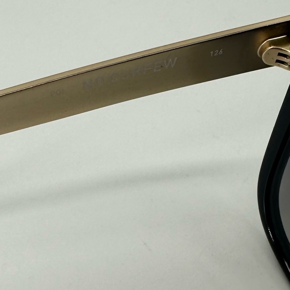 Quay No Curfew Oversized Shield Black Polarized Sunglasses NEW with Hard Case - Picture 15 of 16